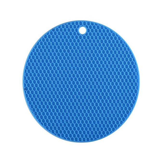 Vychytávka do kuchyně | silikonová podložka pod hrnec, průměr 14 cm - Modrá