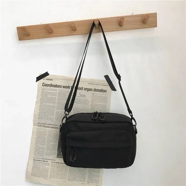 Stylová pánská taška přes rameno - Černá, Rozměry 25 x 17 x 7 cm