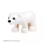 Malý bílý medvěd