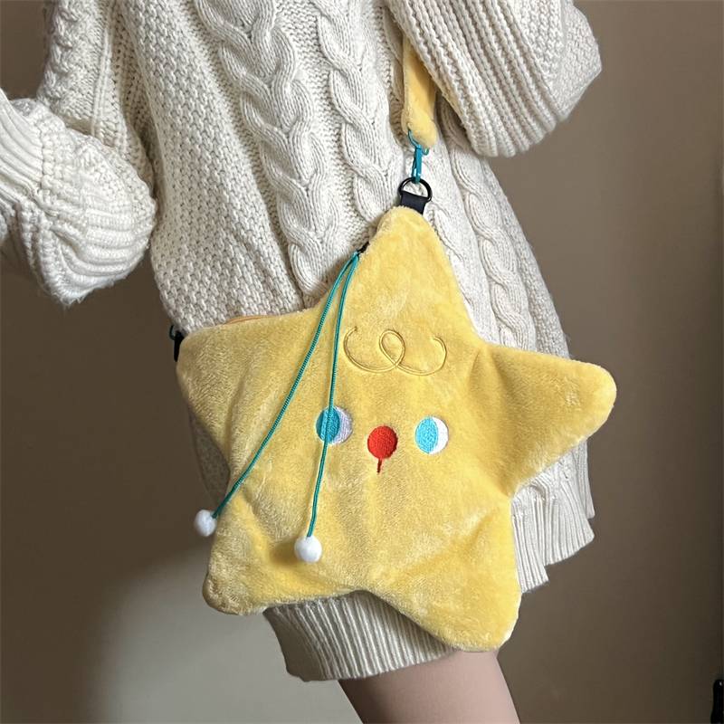 Žlutá plyšová kabelka ve tvaru hvězdy