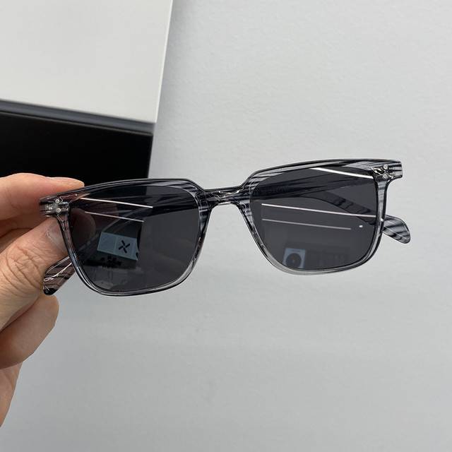 Elegantní pánské sluneční brýle - Černá a šedá