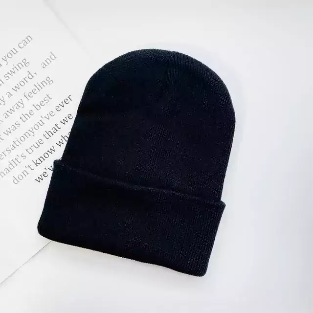 Teplá zimní čepice | Pro děti i dospělé - Černá, Dospělý 18x20 cm