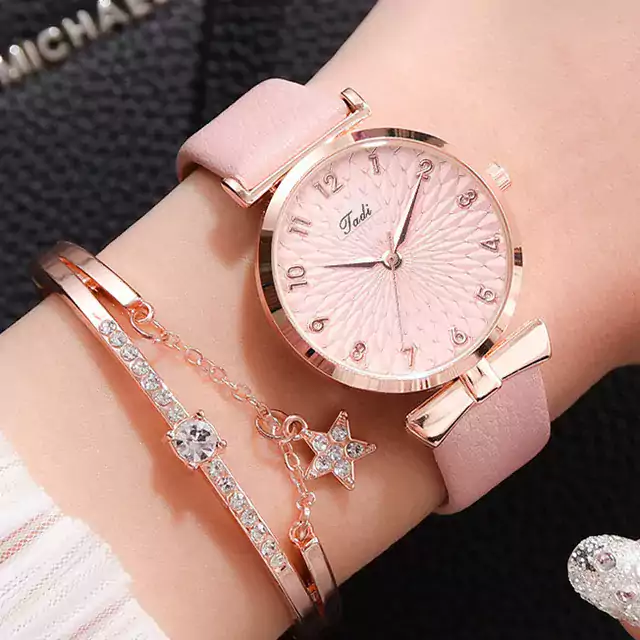 Módní dámské hodinky s náramkem - Kožená růžová sada