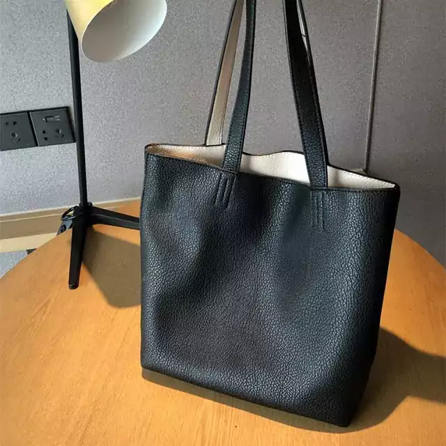 Velká elegantní koženková nákupní taška - černá a meruňková