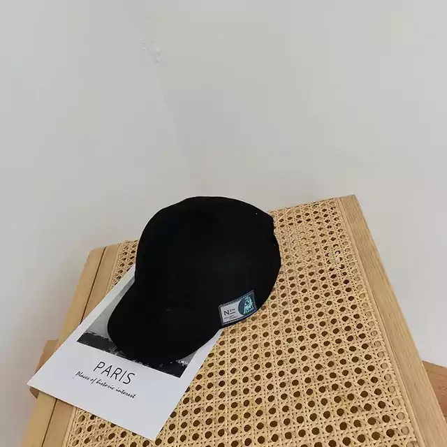 Vintage stylová čepice s kšiltem - černá