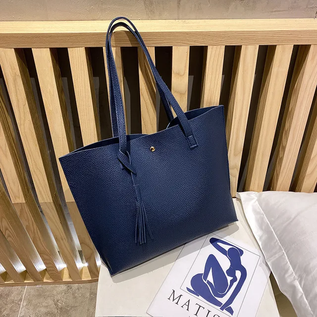 Prostorná stylová kabelka z umělé kůže - modrý