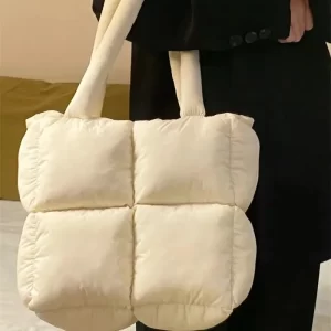 Pohodlná nylonová taška s vatovaným designem