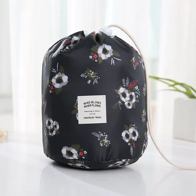 Voděodolná cestovní kosmetická taška - Černá květina