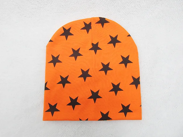 Zimní dětská čepice s hvězdičkami - oranžový