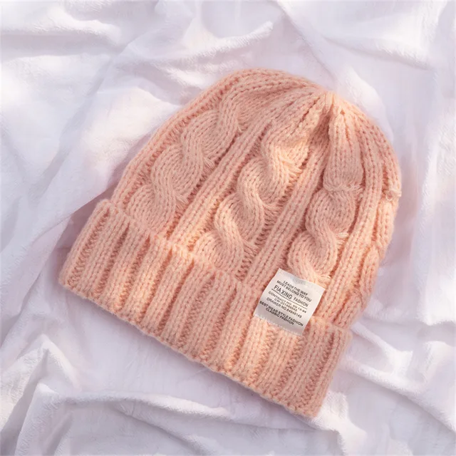 Teplá vlněná dámská zimní pletená čepice - růžový