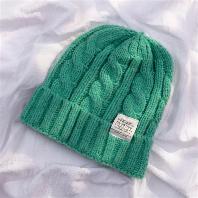 Teplá vlněná dámská zimní pletená čepice - Zelená