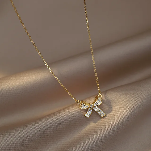 Elegantní náhrdelník s přívěskem - 18