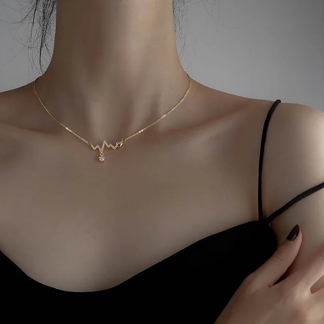 Elegantní náhrdelník s přívěskem - 31