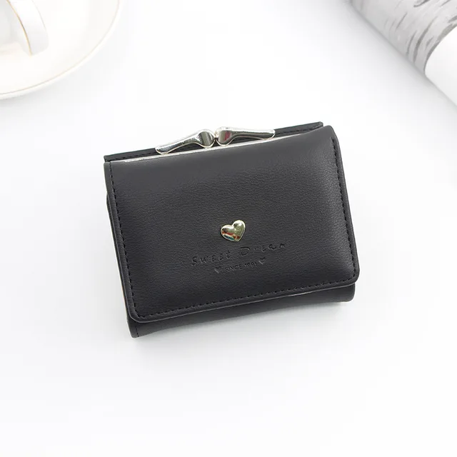 Dámská peněženka na zip, peněženka s elegantním srdíčkem - Černá
