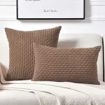hnědý