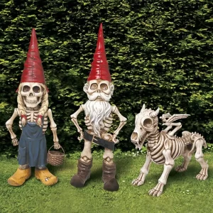 Strašidelná halloweenská dekorace zahradní trpaslík s motivem kostlivců | halloweenské ozdoby | hororová soška